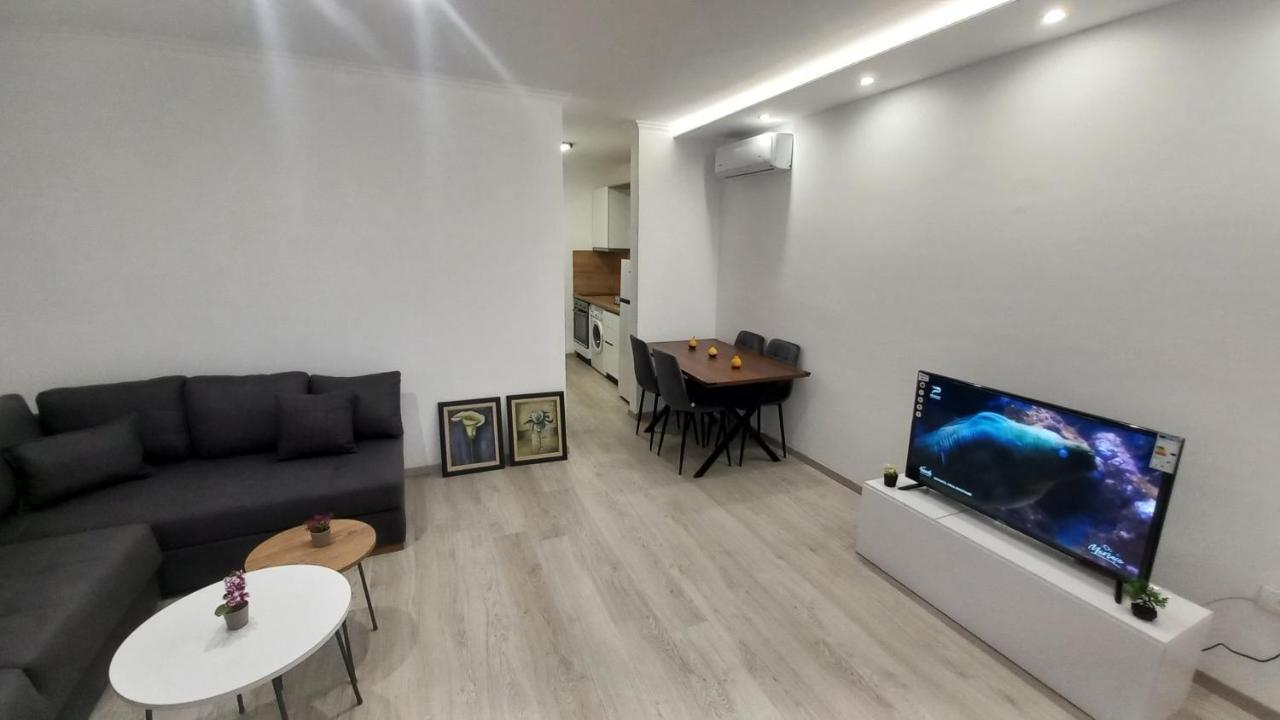 Flowers Guesthouse Τίρανα Εξωτερικό φωτογραφία