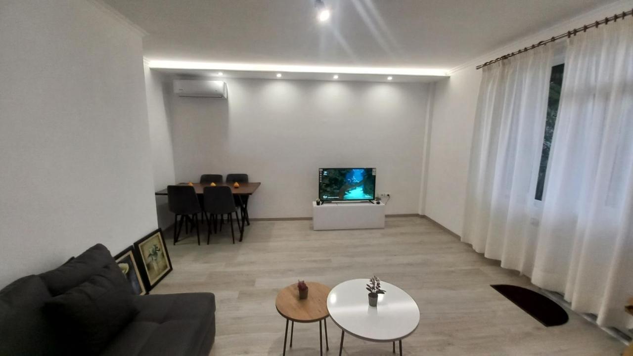 Flowers Guesthouse Τίρανα Εξωτερικό φωτογραφία