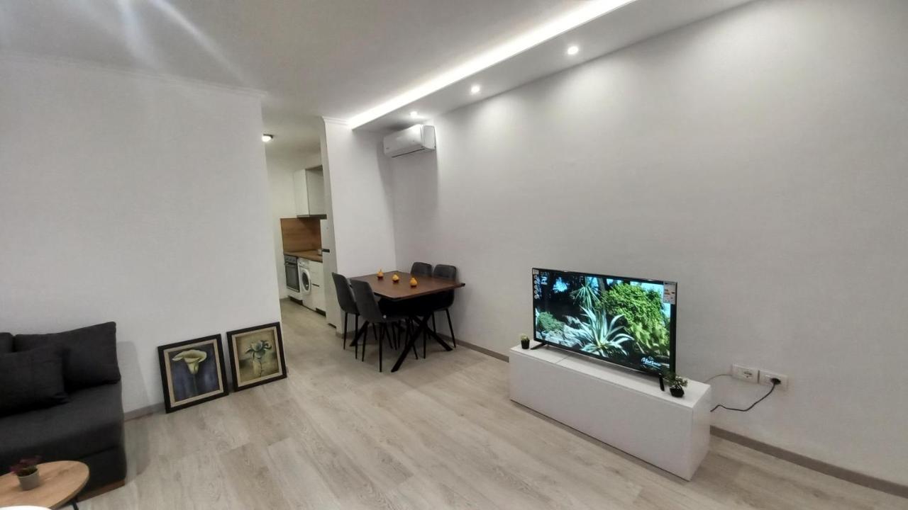 Flowers Guesthouse Τίρανα Εξωτερικό φωτογραφία