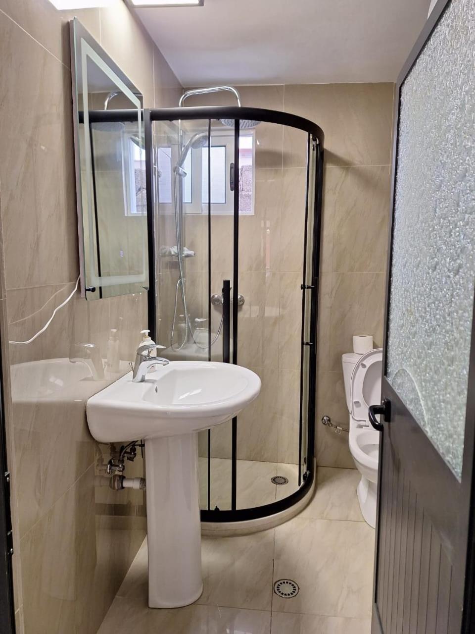Flowers Guesthouse Τίρανα Εξωτερικό φωτογραφία