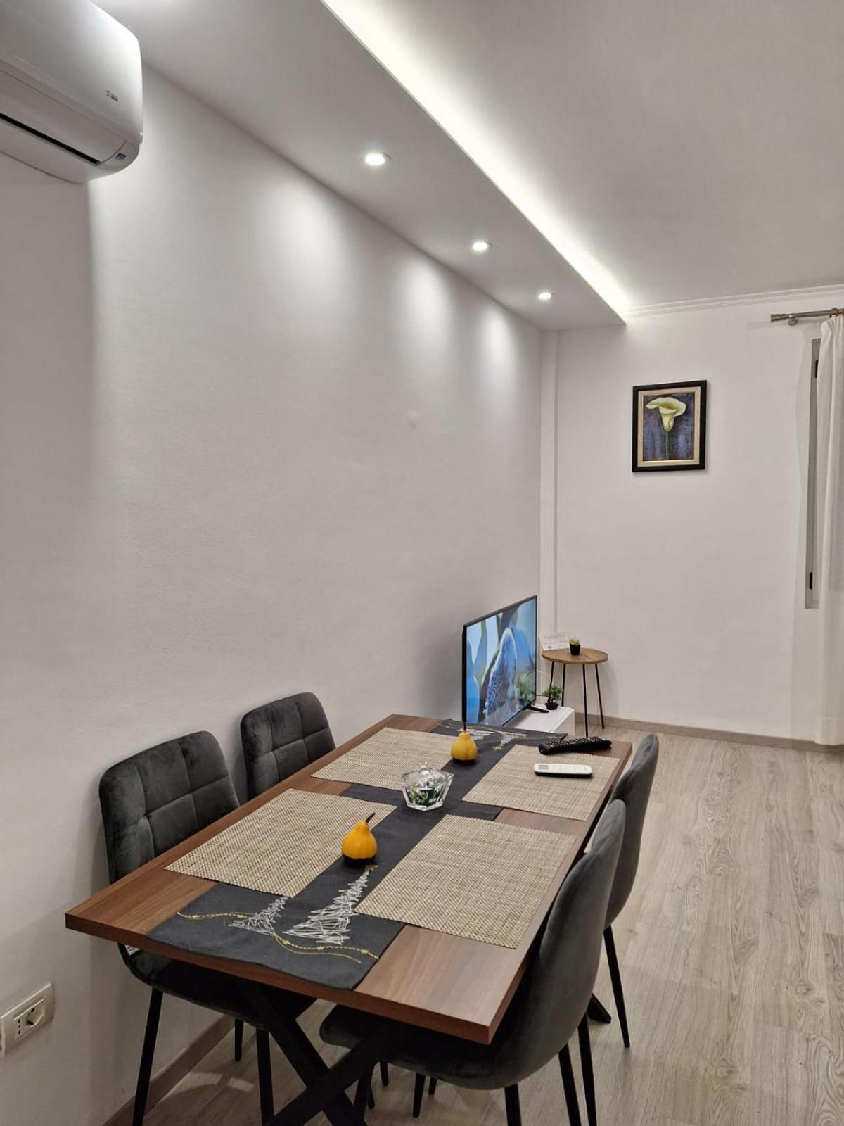 Flowers Guesthouse Τίρανα Εξωτερικό φωτογραφία